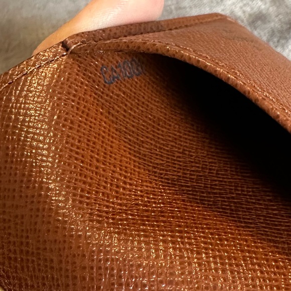 AUTHENTIC Louis Vuitton small ring agenda - Picture 11 of 11